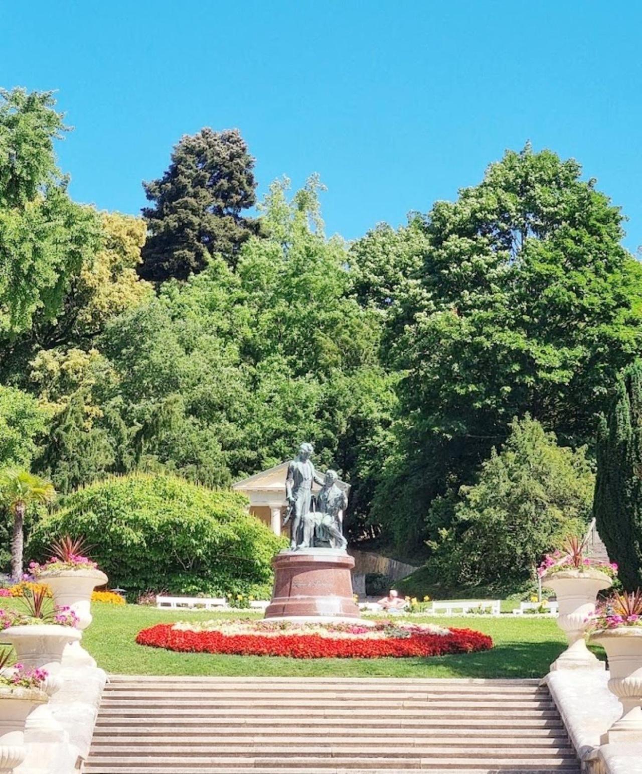 Appartamento Landhaus Am Kurpark Baden bei Wien Esterno foto